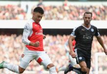 Oxlade-Chamberlain i Drinkwater blisko Chelsea Danny Drinkwater (po prawej) został piłkarzem londyńskiej Chelsea