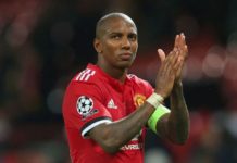 Premier League – kolejna wpadka Tottenhamu, Manchester uciekł spod topora Ashley Young